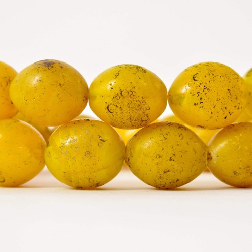 Venetian pigeon egg - egg, yellow