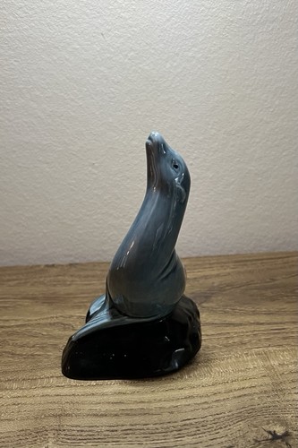 Poole pottery seal rock - poole,