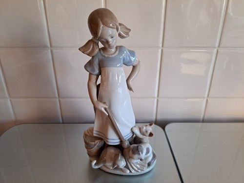 Lladro 5232 playful - , "playful