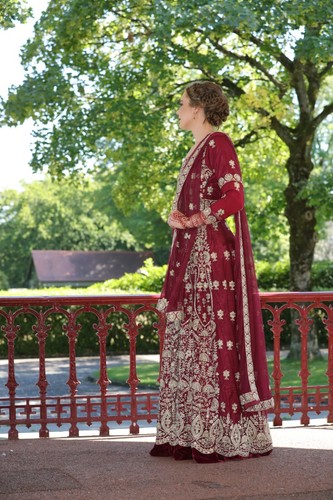Stunning dark red - , asian