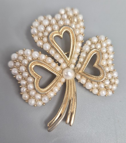 Vintage trifari gold tone - vintage, &
