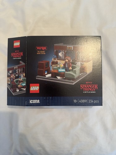 Lego minifigures included - -,