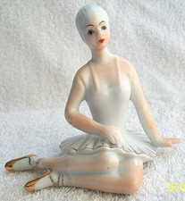Ballet Dancer. Ballerina Statue.  China Figurine. Gold Detail.Cake Topper . E