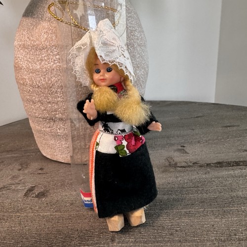 Vintage dutch souvenir - souvenir, doll