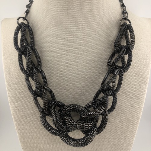 Black metal necklace chunky - metal,