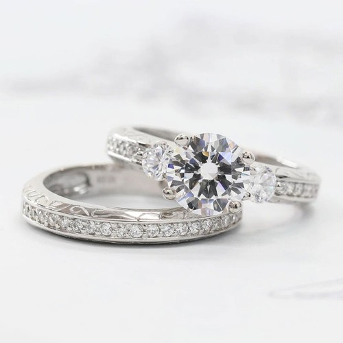 Round cut white diamond - round,