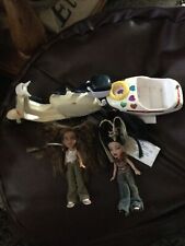 VINTAGE LIL BRATZ SPRING BREAK WHITE SCOOTER WITH TRAILER AND 2 DOLLS