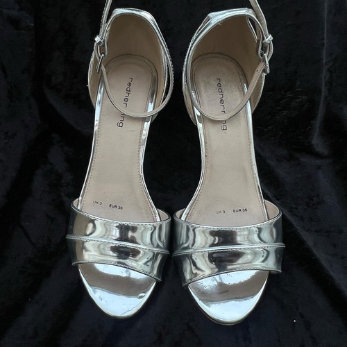 Red herring silver shiny high - red,