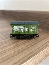 Hornby Prime Pork Van Box Wagon Green OO Gauge #32