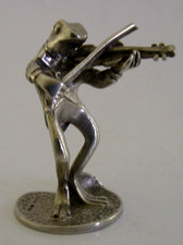 STERLING SILVER ANIMAL FROG PLAYING VIOLIN MENU HOLDER LONDON 1989 NOVELTY