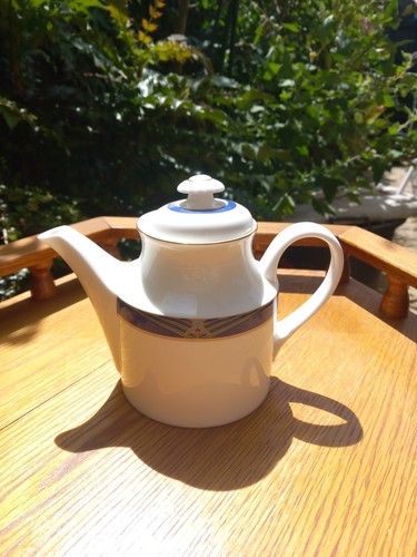 Regalia royal doulton tea pot - royal,