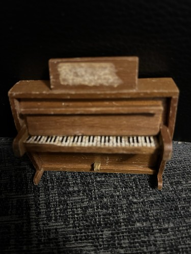 Dolls house wooden oak leaf - dolls,