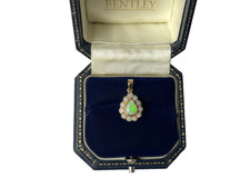 Opal pendant 9ct - gold, fire