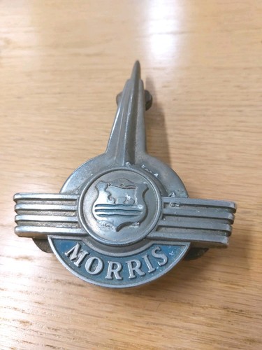 Morris minor bonnet badge - morris,