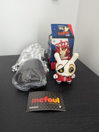Kidrobot olde english dunny - ye,