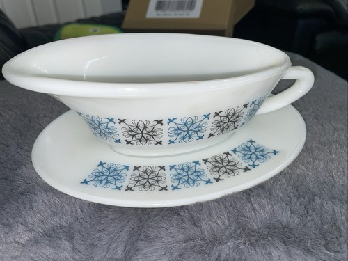Pyrex jay chelsea pattern - chelsea,