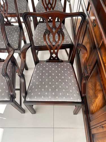 Extendable mahogany dining