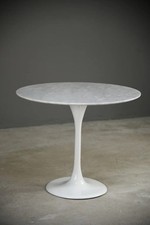 Late 20th Century Carrara Marble Tulip Style Dining Table after Eero Saarinen