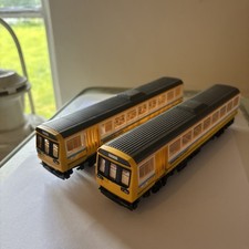 Hornby R2611 Class 142 Pacer 2