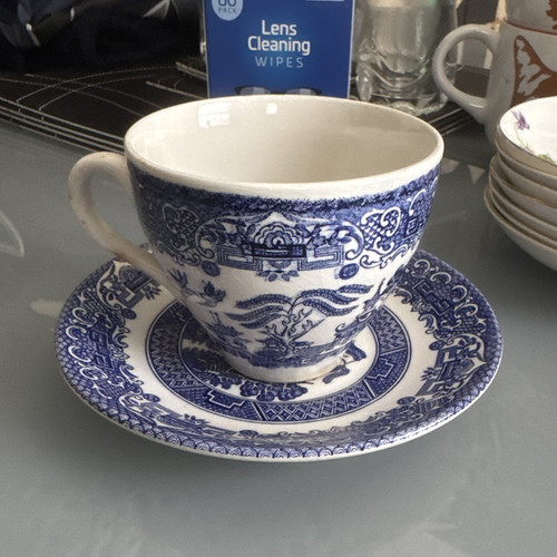 Old willow pattern - willow, blue