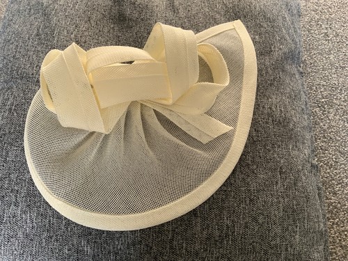 Disc fascinator cream mother - disc,