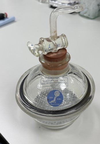 Laboratory glass desiccator - glass,