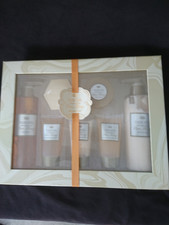 BOOTS ROYAL JELLY EXTRACTS OF