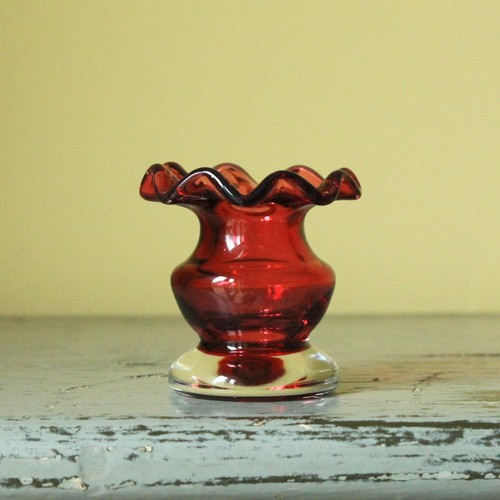 Small cranberry glass - cranberry, posy
