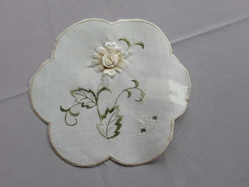 Raised rose embroidered 18cm - 'raised,