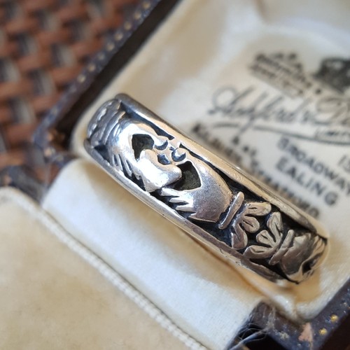 Vintage claddagh ring sterling - claddagh,