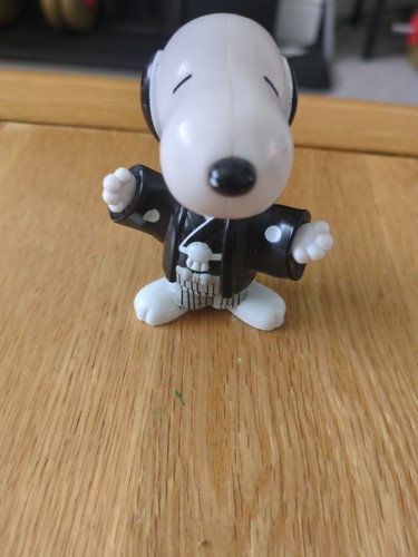 Snoopy all around the world - all,