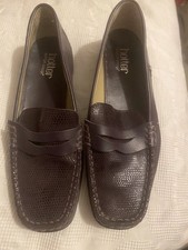 New Ladies Mauve Snake Skin Top Loafer Shoes . Size 6.5