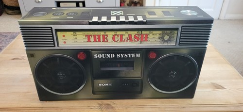 The clash sound - -,