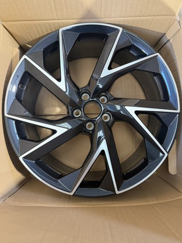 Genuine audi rsq3 - diamond, cut