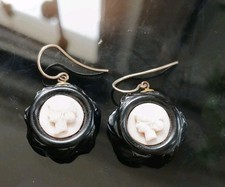Earings ANTIQUE  VICTORIAN  WHITBY JET & SHELL CAMEO GODDESS  PENDANT Blk&Wht