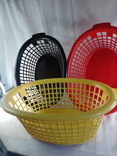 Vintage oval plastic - x3,