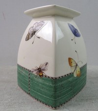 Wedgewood Sarah's Garden Queen's Ware Square Vase