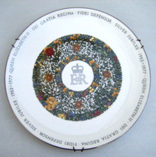 Silver Jubilee Plate Crown Staffordshire Bone China Collectors 1977 with Hanger