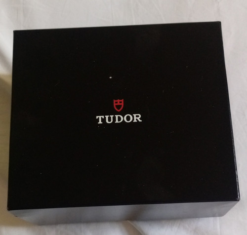 Tudor black red - black,
