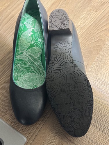 Moshulu court shoes
