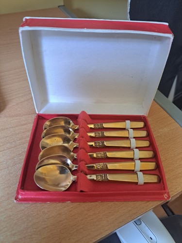 Set six unbranded gold - of,