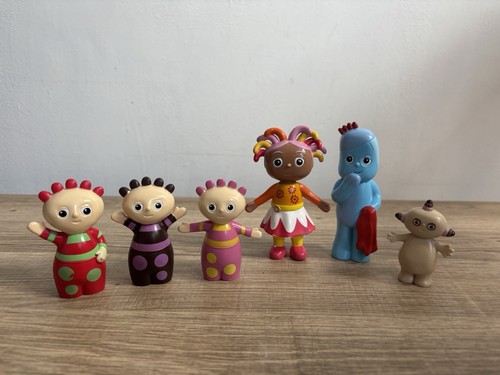The night garden figures - in,