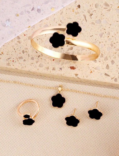Black and gold 4pc clover - and,