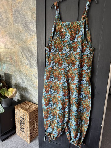Lucy yak floral mika ali - lucy,