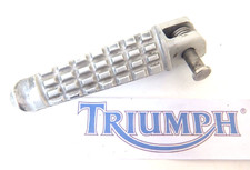 TRIUMPH DAYTONA 600 RIGHT RIDERS FRONT FOOT PEG & PIN AS SHOWN 2003