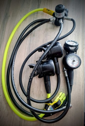 Oceanic regulator set with - oceanic,