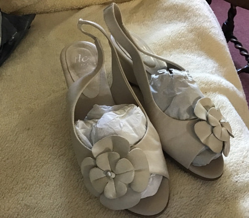 Tlc beige leather sandals size - tlc,