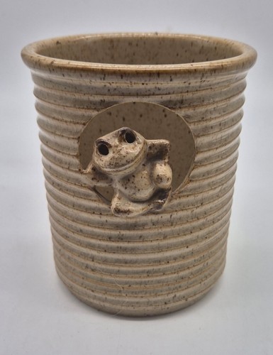 Frog themed pottery desk - pottery, desk/