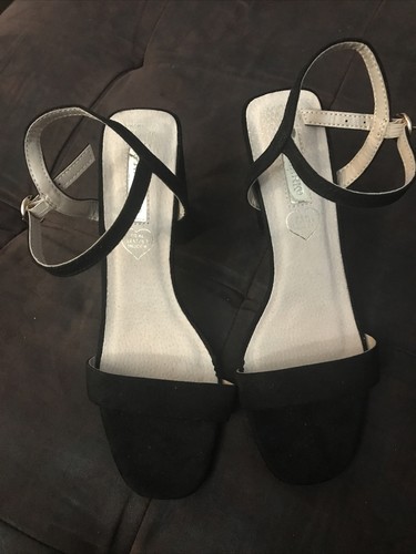 Womens size black sandal - 9,