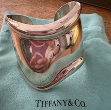 Tiffany & Co. Right wrist